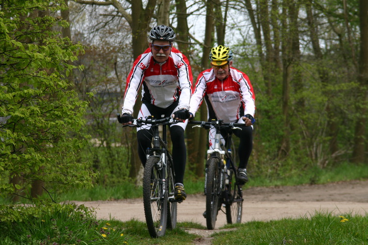 Mountainbike Schoorl // mountainbikers.jpg (165 K)